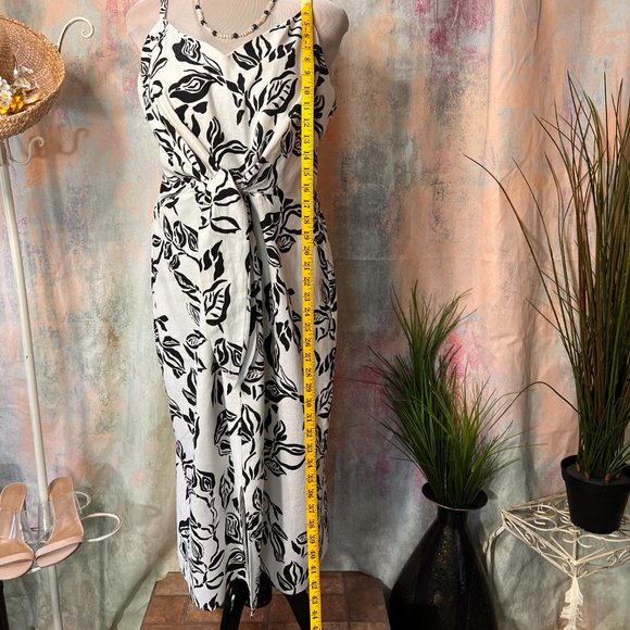 White and Black V-Neck Sundress - Picture 6 of 16